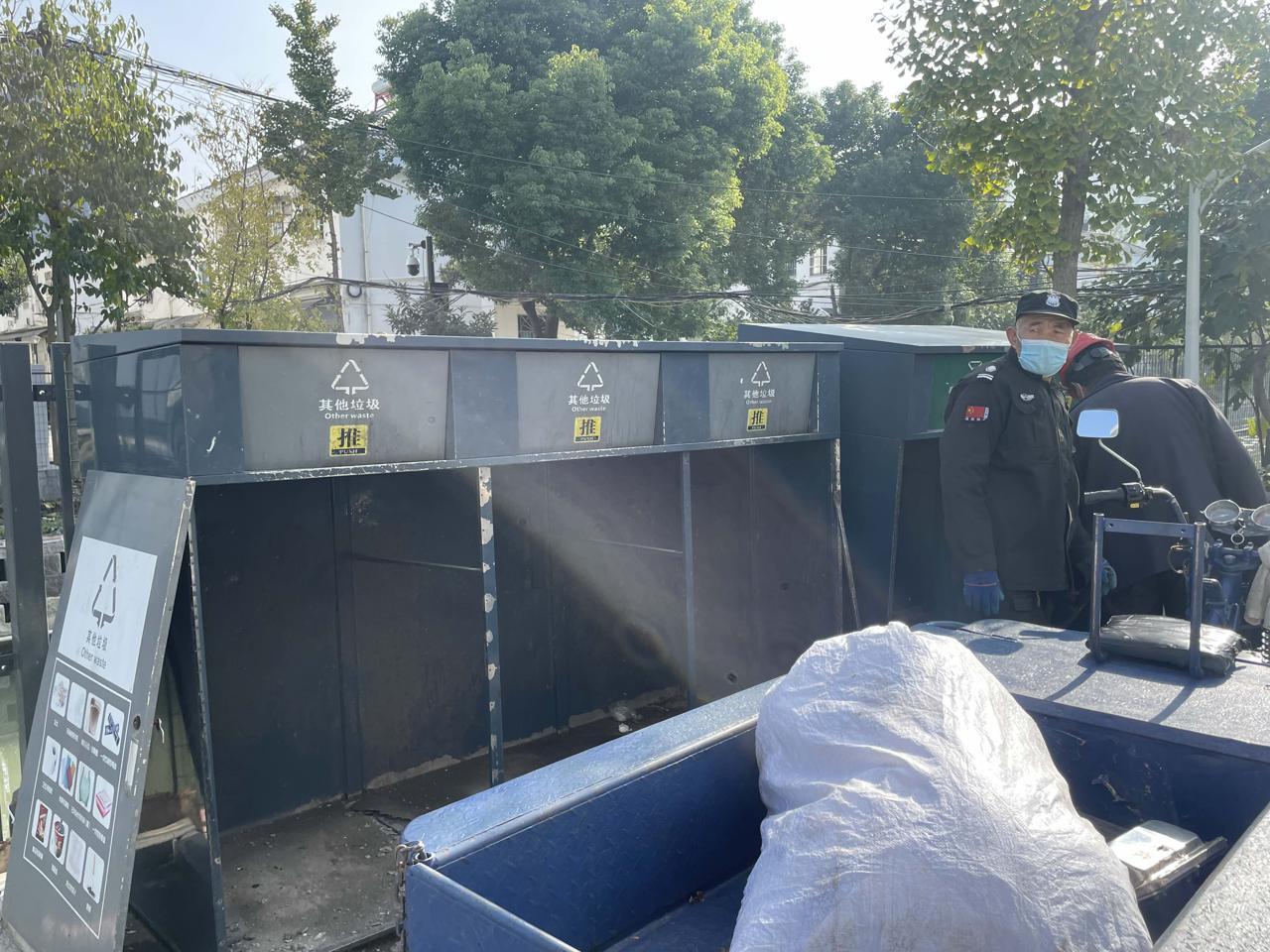 奔走相告（移動垃圾分類房）智能垃圾房圖片，機械箱體升級、定時定點投放！高照街道象賢村垃圾分類繪新貌，智能垃圾分類房，(圖4)