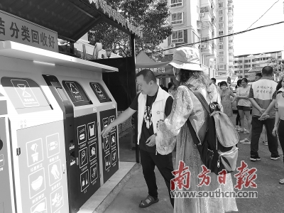 垃圾分類亭圖片原圖（垃圾分類亭圖片及價格）“智能垃圾分類亭”進(jìn)小區(qū)，垃圾分類亭，學(xué)會了嗎，(圖1)