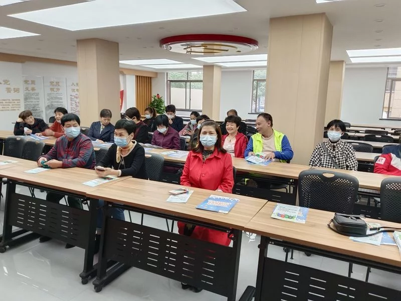 垃圾分類房（垃圾分類齊參與 志愿者們?cè)谛袆?dòng)）垃圾分類齊參與 ,文明禮儀我踐行手抄報(bào)，垃圾分類齊參與 人人動(dòng)手美家園，(圖2)