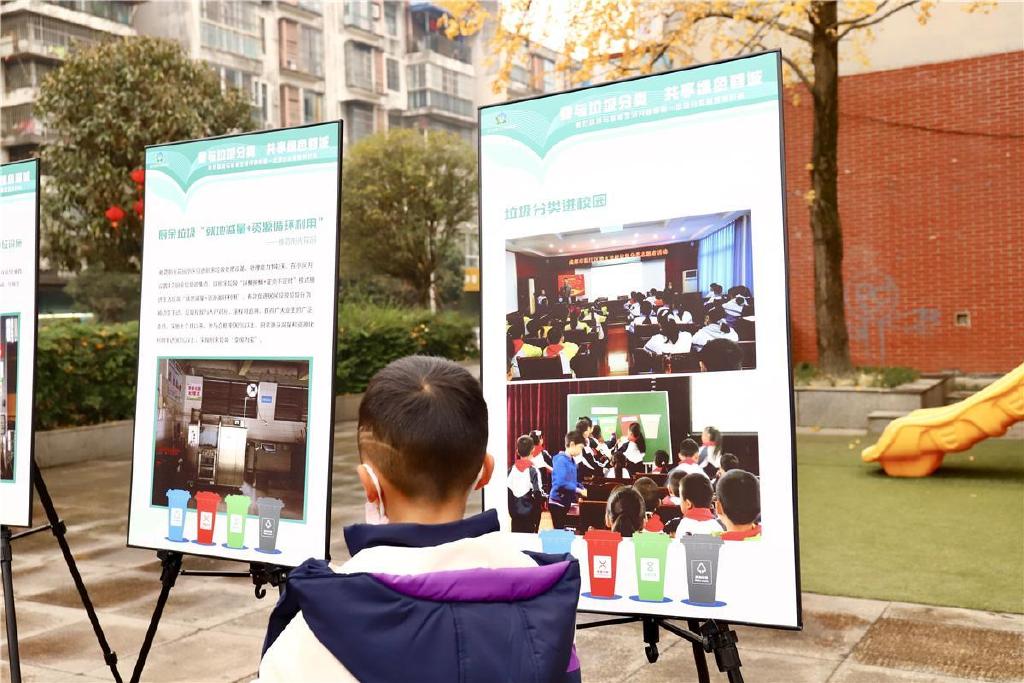 文明城市你我共創(chuàng)手抄報(bào)內(nèi)容（垃圾分類箱生產(chǎn)廠家）文明城市你我共建手抄報(bào)，同心共創(chuàng)文明城 踔厲奮發(fā)正當(dāng)時(shí)——垃圾分類進(jìn)行中...，難以置信，(圖3)