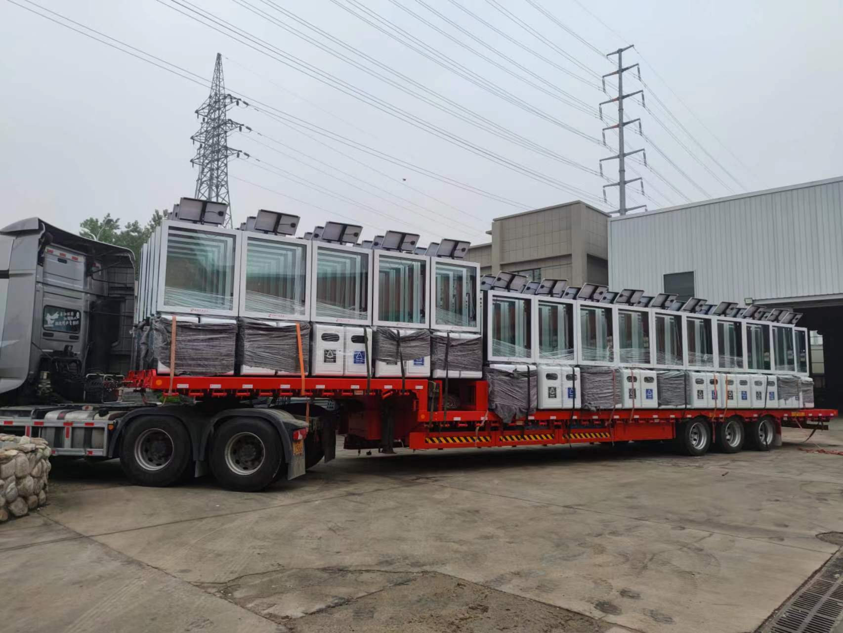 由江蘇中翔云環(huán)境科技有限公司生產(chǎn)的太陽能果皮箱發(fā)貨小記(圖2)